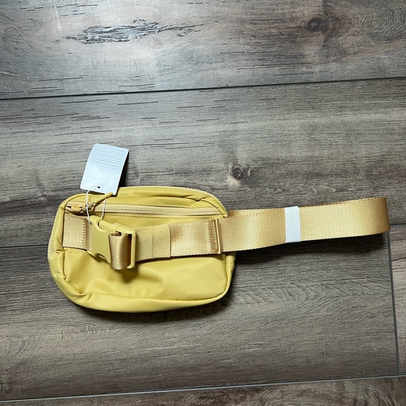 lululemon athletica Yellow Bag - Picture 4 of 4